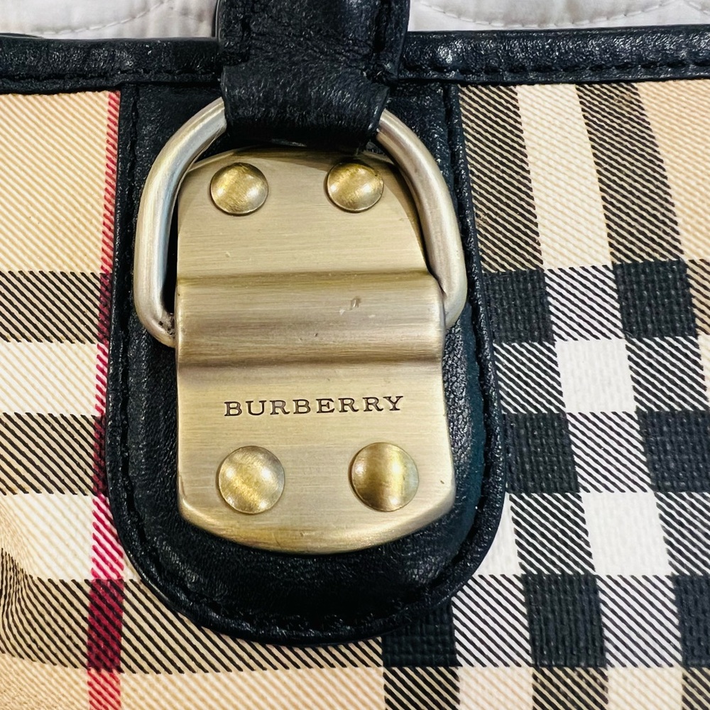 💄 Burberry Beige Check Canvas Tote with Black Leather Trim and Gold Hardware - Picture 2 of 14